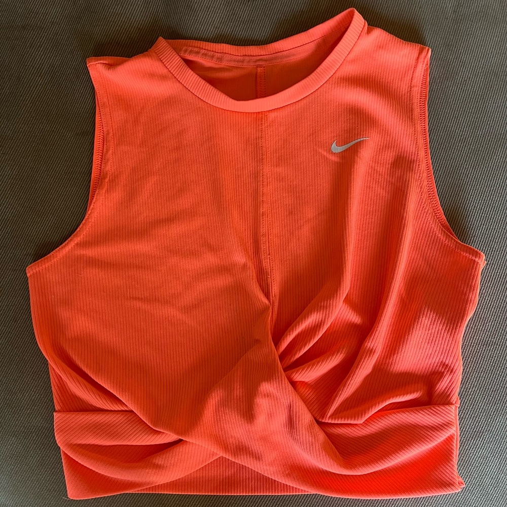 Cropped Nike workout top